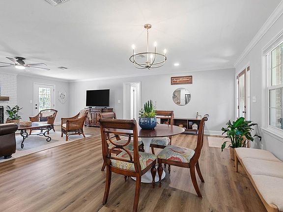 5th image of 2328 Limerick Dr