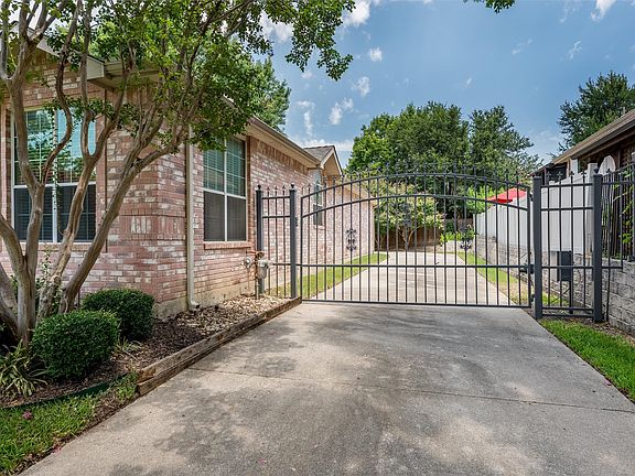 2nd image of 2608 Rochelle Dr