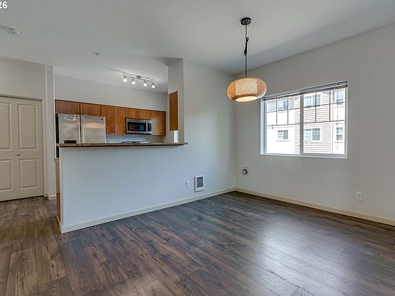 4th image of 10834 NE Holly St #201