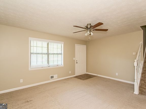 4th image of 684 Lookout Ct