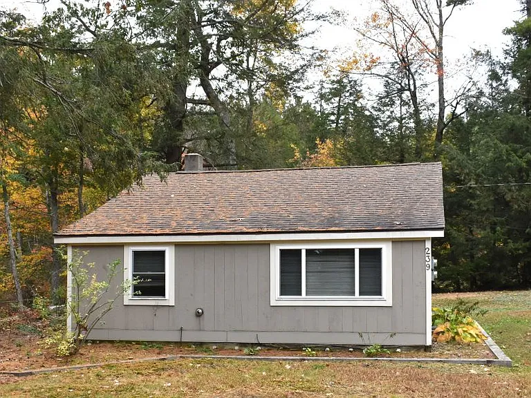 239 Squantum Rd — Photo 10