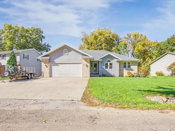 18 W Circle Dr, Streator, IL 61364