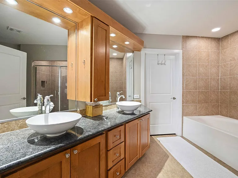 1010 Rosine St #35 — Photo 21