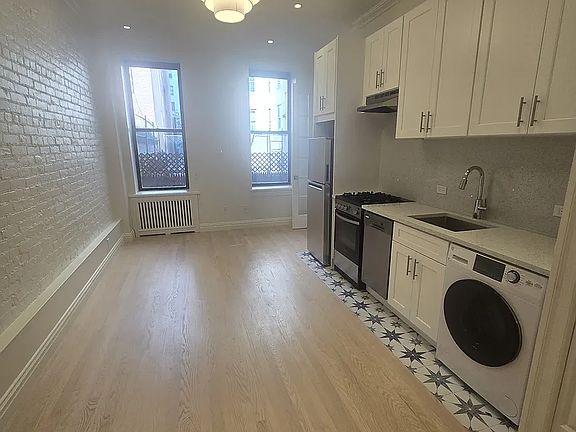 3rd image of 245 E 62nd St #4