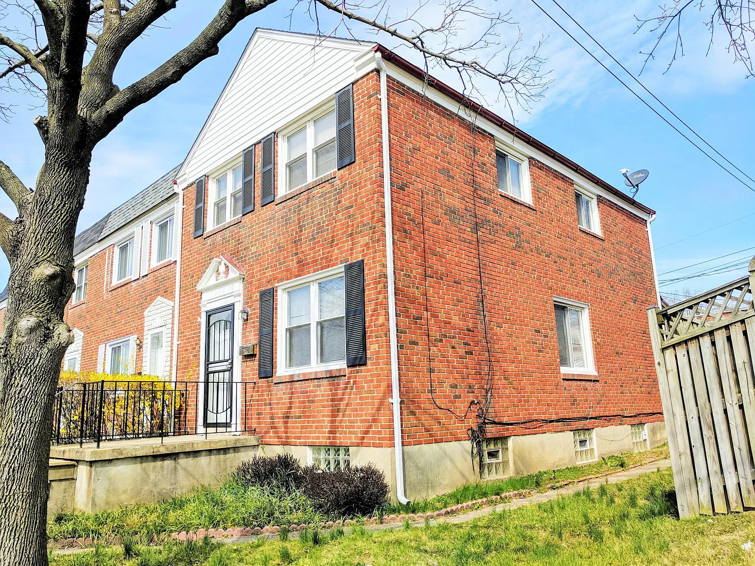 3 bed, 1830 sqft, $2,400 — Photo 1