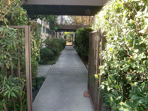 3rd image of 11905 Kling St APT 5