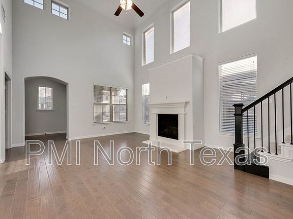 3rd image of 2028 Miramar Dr