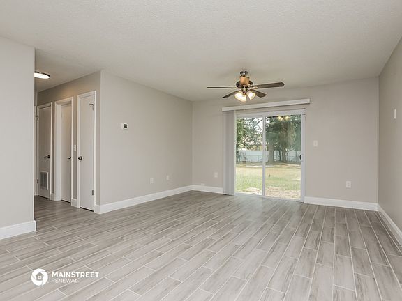 3rd image of 3100 Calumet Dr
