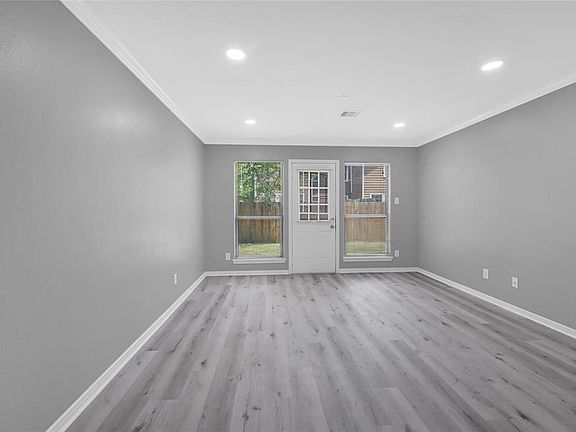 3rd image of 4639 Knoxville St Ste B