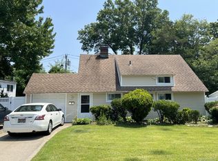 7 Hope Lane, Hicksville, NY 11801