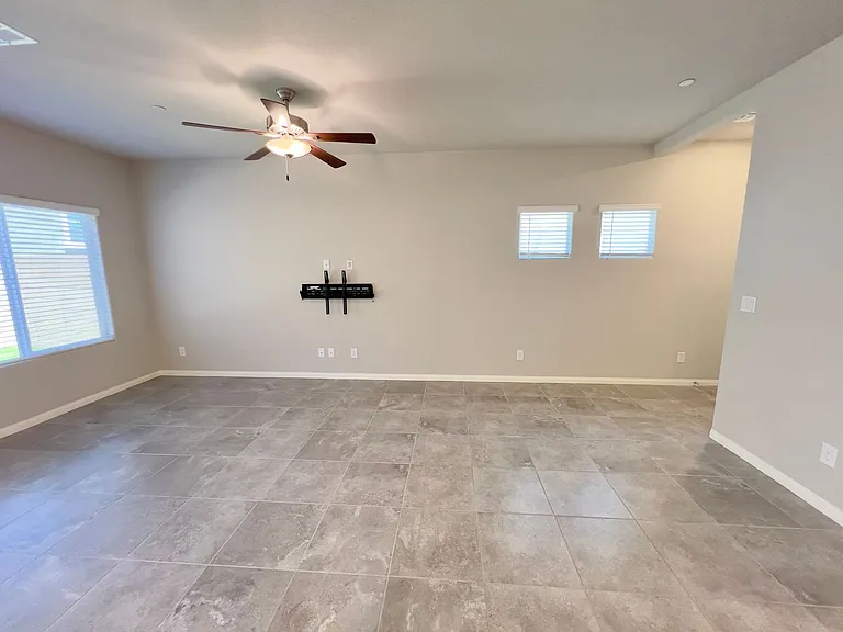 10946 Cambridge Lakes Ave — Photo 4
