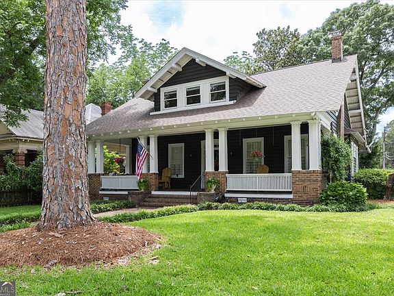3rd image of 211 Oak Haven Ave