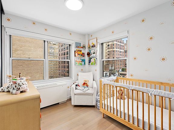 5th image of 20 E 9th St #9U