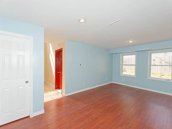 4th image of 49 Fliegel Ave