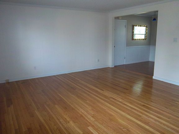 2nd image of 1002 Dandridge Dr