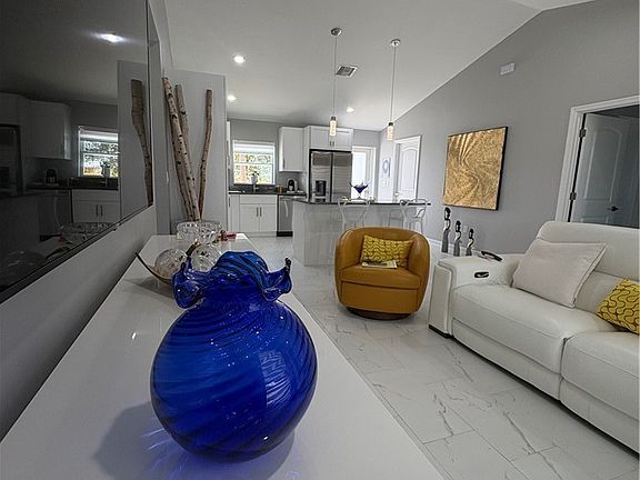 5th image of 9019 S Castle Cir