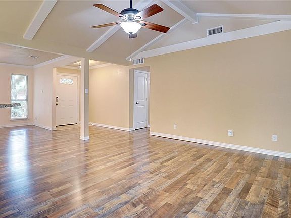 4th image of 408 Lone Oak Cir