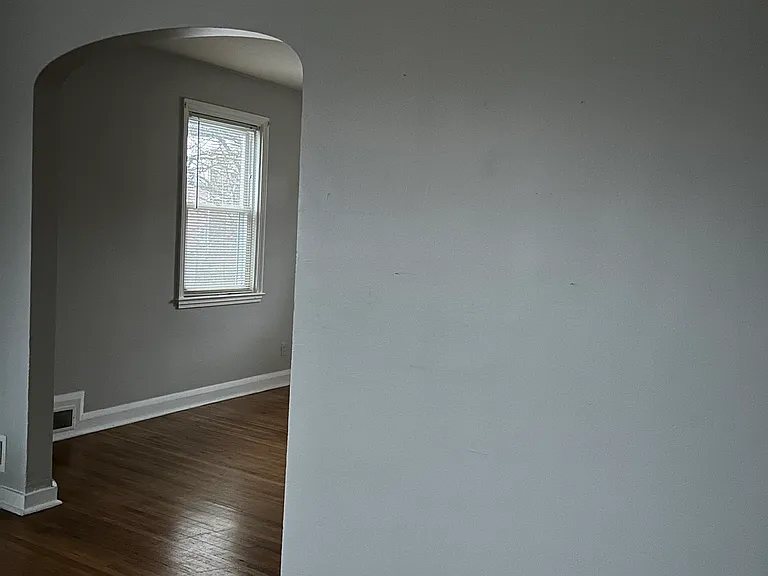 2907 Glendale Ave — Photo 4