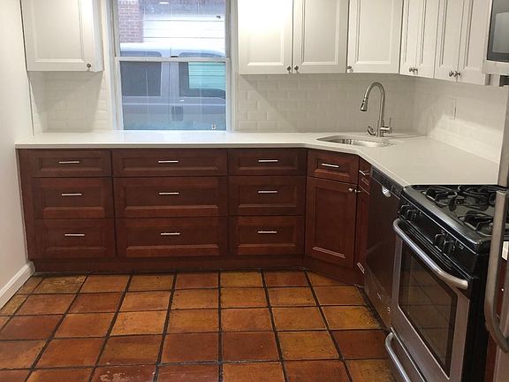 3rd image of 395 Gramatan Ave
