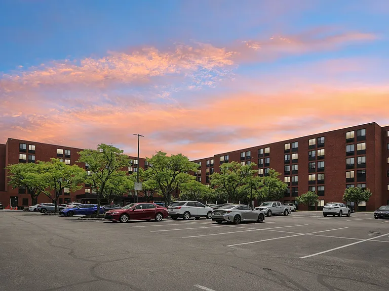 Waterside Apartments — Photo 38