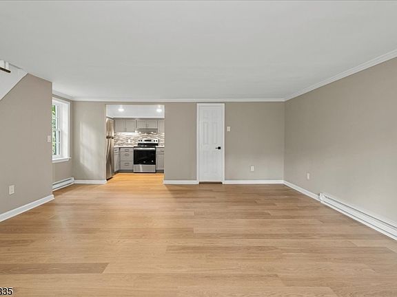 4th image of 20 Kingsland Ave