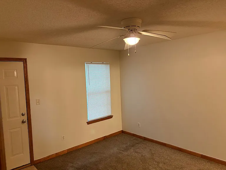 3/2 Unit — Photo 9