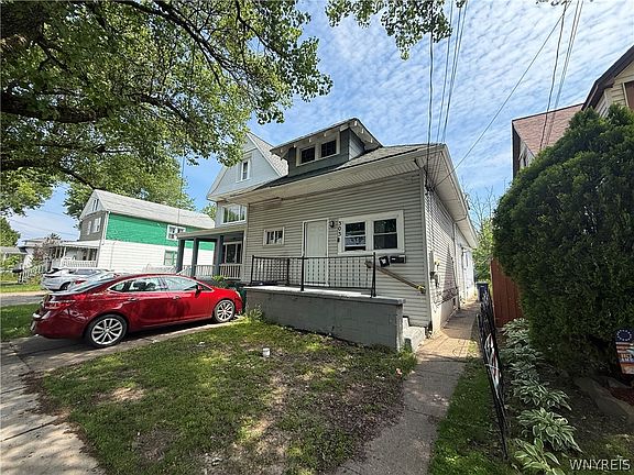 3rd image of 303 Skillen St