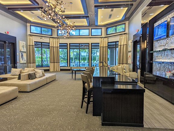 5th image of 9529 Eden Roc Ct