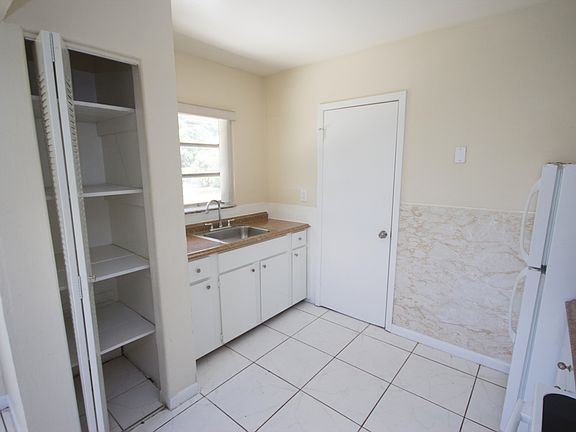 4th image of 2160 NW 30th Way
