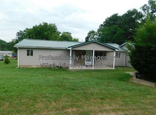 111 Dayflower Ln, Mount Hope, WV 25880