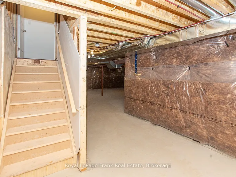 5 Hennessey Cres — Photo 44