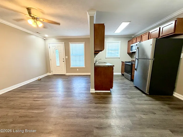 703 Victoria Ct — Photo 3