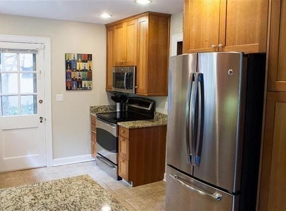 3rd image of 1034 Urbancrest Pl