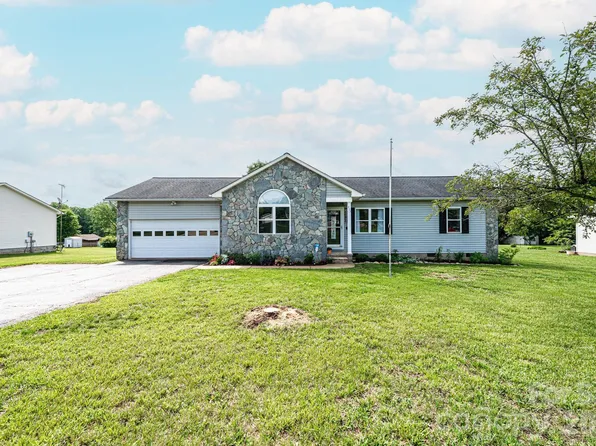 495 Drumstand Rd, Stony Point, NC 28678