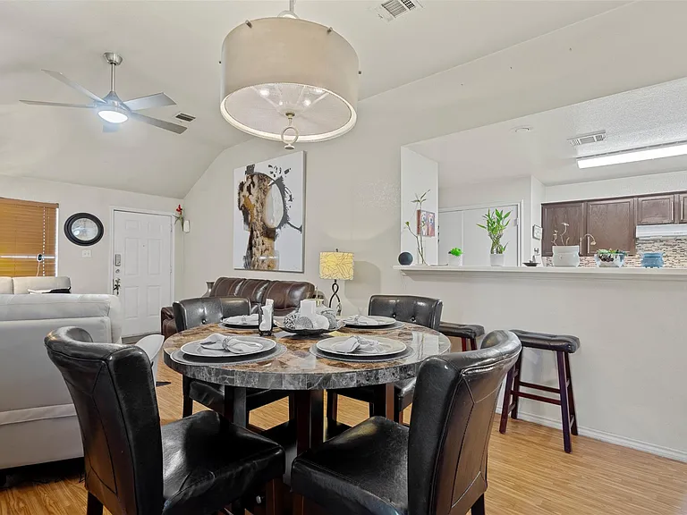 1000 Christopher Ave #B — Photo 8