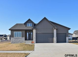 20511 Hartman Ave, Elkhorn, NE 68022