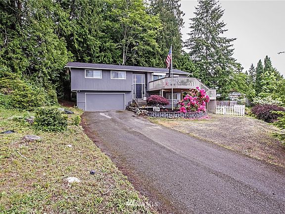 2nd image of 4152 NE Canoe Trail
