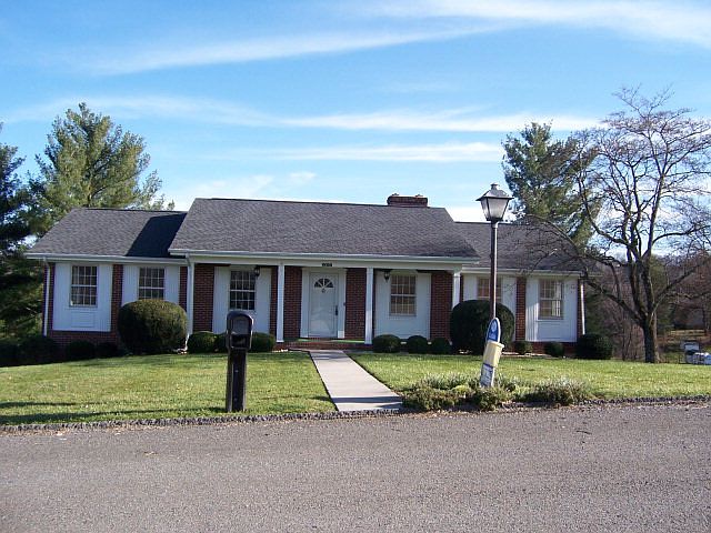 1st image of 20042 Oakwood Dr