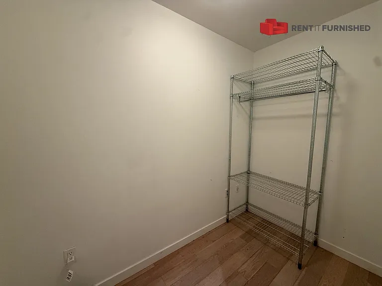 626 Alexander St — Photo 15