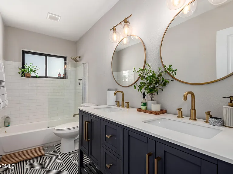 2544 E Pierson St — Photo 27