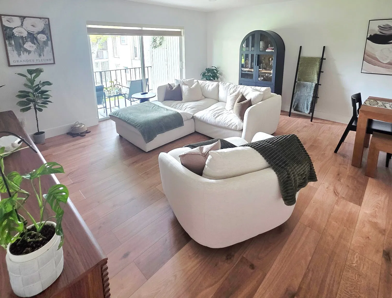 2 bed, 954 sqft, $2,600 — Photo 1