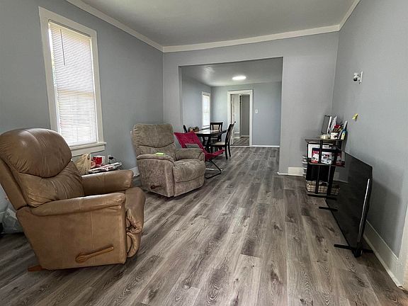 5th image of 302 S Exchange St