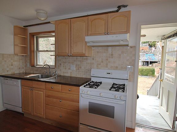 4th image of 696 Piermont Ave