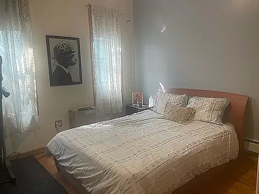 3rd image of 304 Stanhope St APT 3L