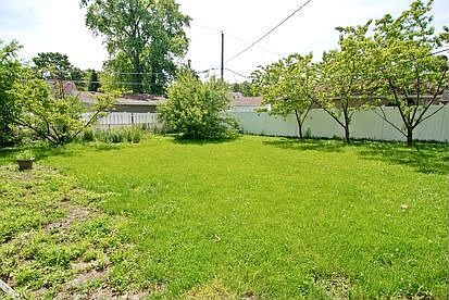 2nd image of 917 La Porte Ave