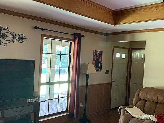 Small den to front door