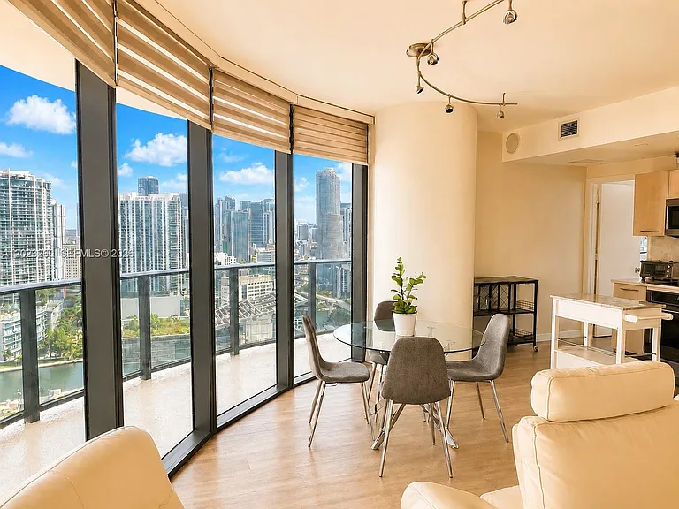 45 SW 9th St #2908 — Photo 4