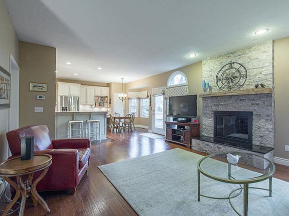 3rd image of 4817 Galway Dr