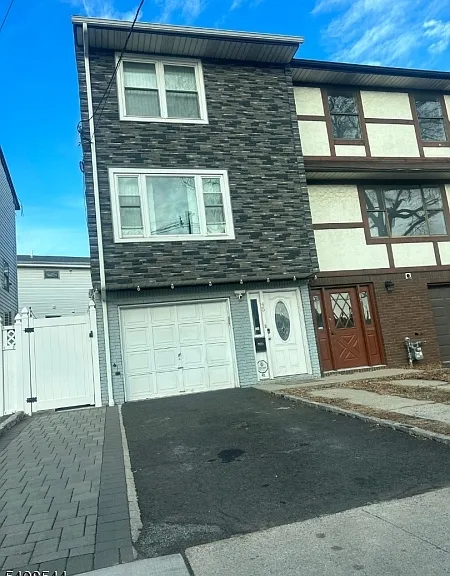 43 Parker Rd — Photo 1
