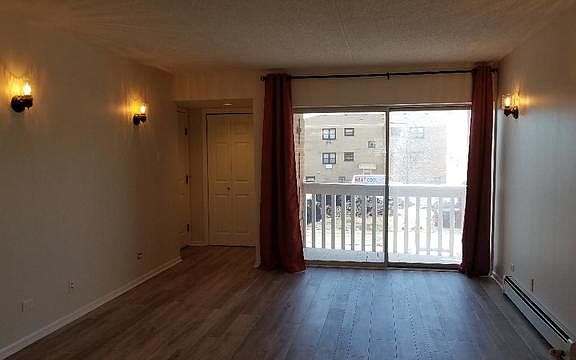 3rd image of 6550 W Belmont Ave APT 202